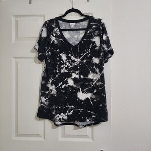 LuLaRoe Black and White Splatter Short Sleeve Tee Size L